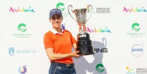 Azahara Munoz with trophy_jpg