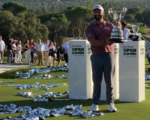 2022 Open de España Masculino 04 - Jon Rahm trofeo_jpg