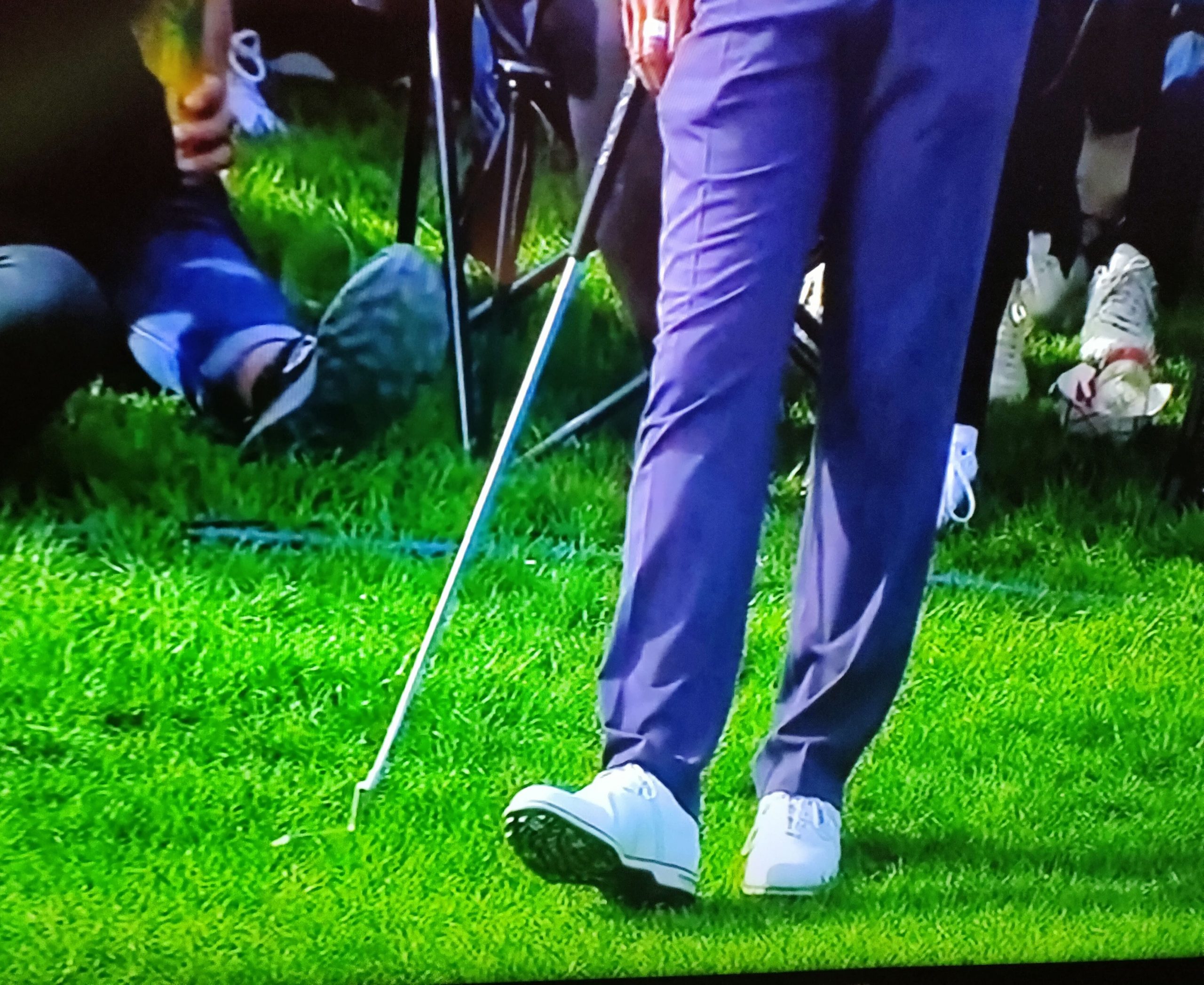 Pierna d Tiger Woods Genesis 2023